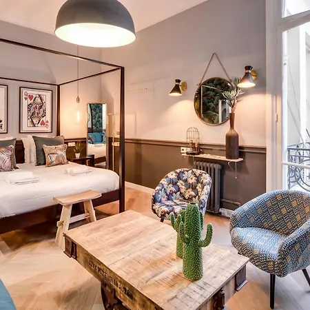 Apartment The Royal Elysee Paris