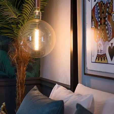 Apartment The Royal Elysee Paris
